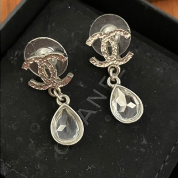 Sold❤️100% authentic Chanel CC diamond earrings - Picture 4 of 5